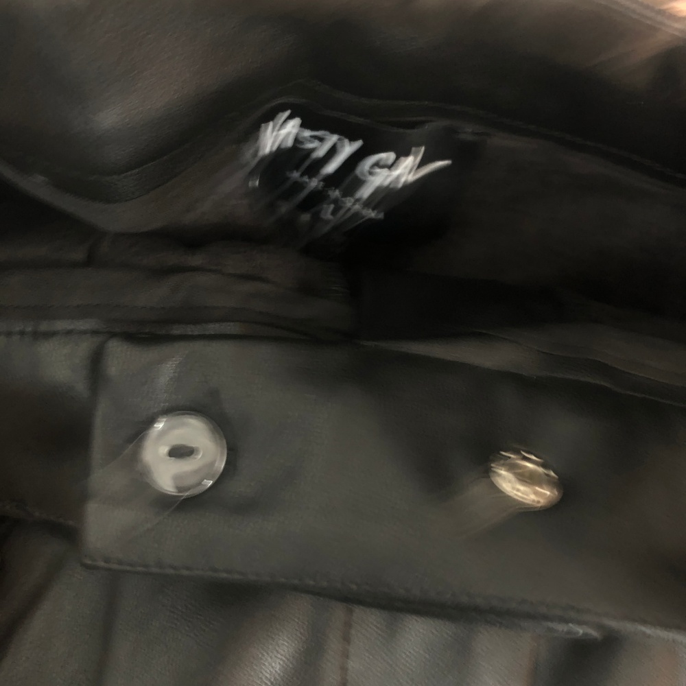 Nasty Gal black faux leather sexy shorts - Picture 5 of 7